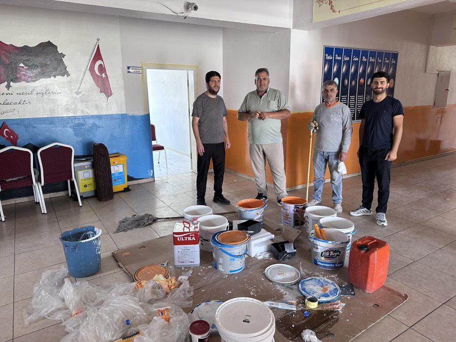 HaskoyMem's tweet photo. İlçe Milli Eğitim Müdürümüz Sayın Necdet BOZYEL, Eşmepınar Ortaokulunda yapılan bakım onarım çalışmalarını yerinde inceledi.
@tcmeb @Yusuf__Tekin
@haskoykymkmligi
@bozyel_necdet https://t.co/4YaNYYh2cx