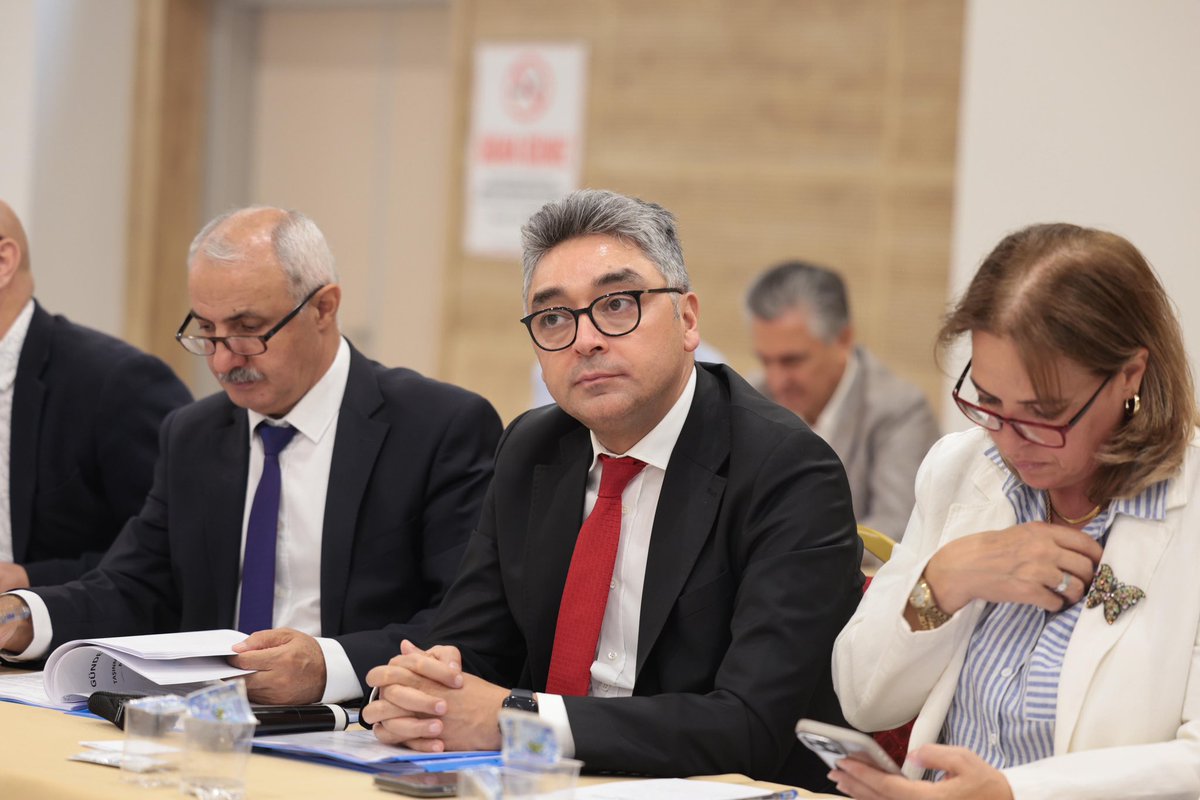 Turizm belgeli işletmeler ile hayvancılıkla uğraşan üreticilerimize özel su tarifesi indirimleri, konut aboneliği tarifeleri, kanalizasyon ve arıtma projeleri başta olmak üzere; gündemindeki diğer önemli maddeleri de görüşmek için Türkan Saylan Çağdaş Yaşam Merkezi’nde Olağanüstü