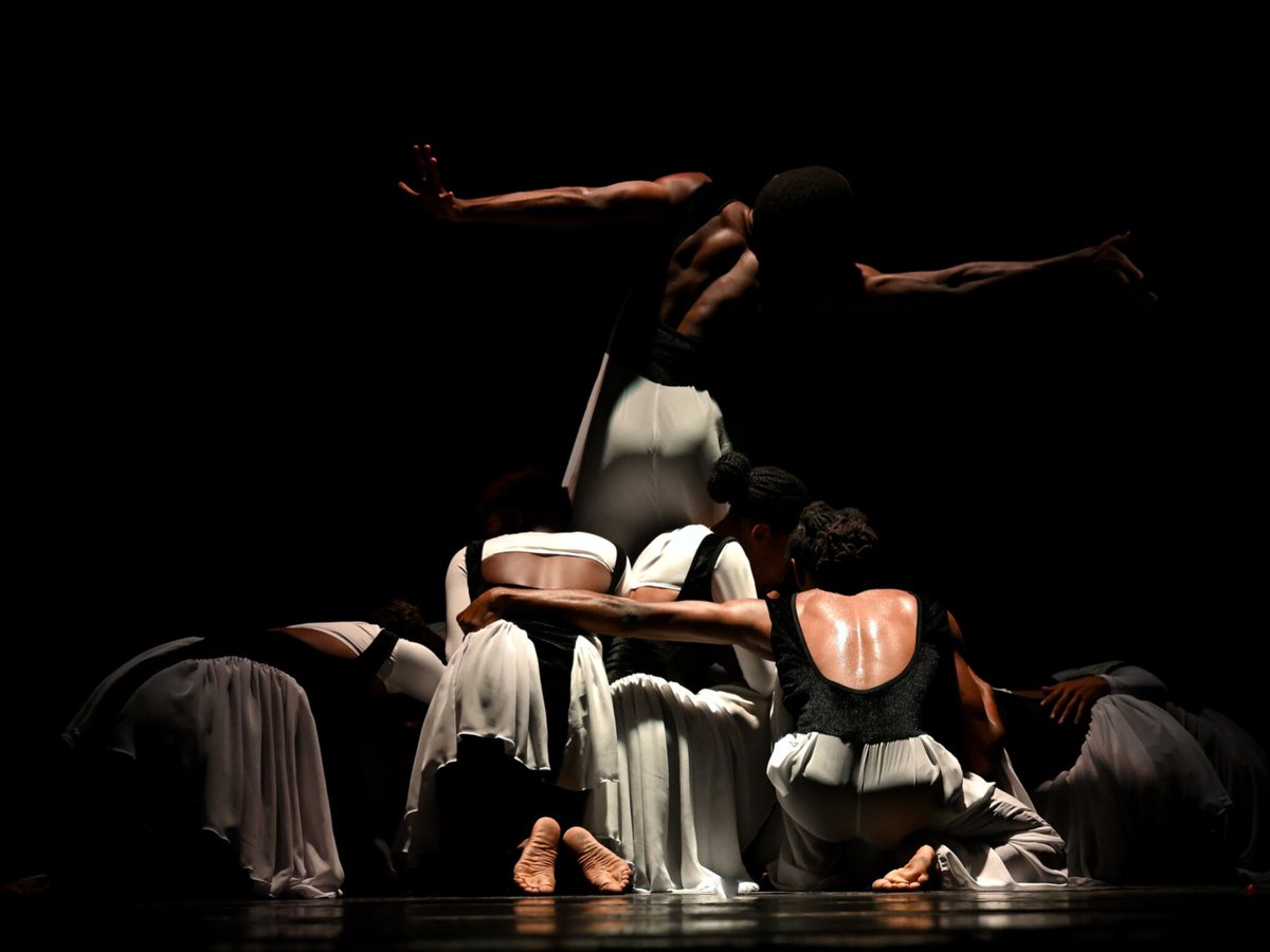 NDTCJAMAICA's tweet image. Friday's premiere of Clipped and Fallen by Mattu Perry was nothing short of breathtaking. Don't miss this captivating new work now on at the Little Theatre as part of the NDTC’s 63rd Season of Dance.

Tickets are NOW available online:
tickets.qrtick.com/e/ndtc63

(📸 Stuart Reeves)