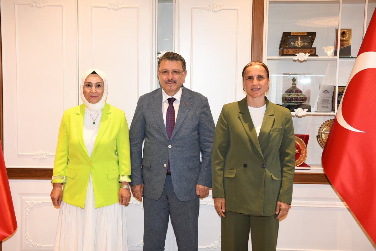 ayfercihan's tweet image. 📍Büyükşehir Belediye Başkanımız Sn. Ahmet Metin Genç’i Ziyaret
Kadınlarla El Ele, Geleceğe Hep Birlikte
AK Parti Kadın Kolları ilçe başkanlarımızla birlikte, Büyükşehir Belediye Başkanımız Sayın Ahmet Metin Genç’i ziyaret ettik.
Nazik ev sahipliği ve samimi misafirperverliği…