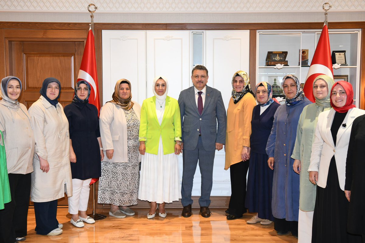 ayfercihan's tweet image. 📍Büyükşehir Belediye Başkanımız Sn. Ahmet Metin Genç’i Ziyaret
Kadınlarla El Ele, Geleceğe Hep Birlikte
AK Parti Kadın Kolları ilçe başkanlarımızla birlikte, Büyükşehir Belediye Başkanımız Sayın Ahmet Metin Genç’i ziyaret ettik.
Nazik ev sahipliği ve samimi misafirperverliği…