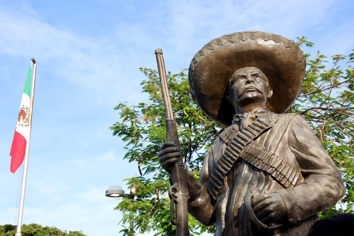 🇲🇽 Iniciamos la semana de trabajo rindiendo honores a la bandera  en Anenecuilco, una comunidad llena de historia y lugar donde nació Emiliano Zapata, voz de las y los campesinos y emblema de lucha por la tierra.

¡Sigamos cultivando, juntas y juntos, un mejor Morelos!