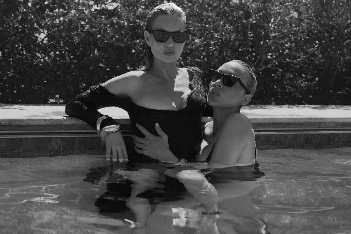 stealthelook's tweet photo. Kate Moss e ChloΓ« Sevigny para Saint Laurent π€ https://t.co/TySrqw9ycj