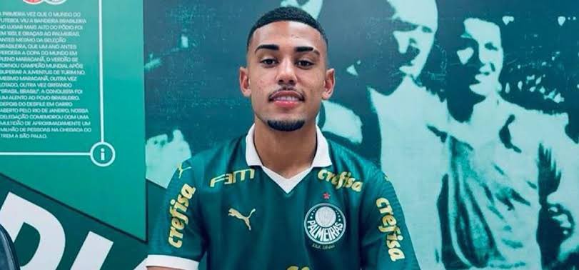 ⚠️Mercado da bola: O Palmeiras acertou a renovação de contrato com o atacante Riquelme Fillipi, de 18 anos, que fez sua estreia como profissional no último sábado.

Partes já estão trocando minutas contratuais e novo vínculo do jovem com o Palmeiras será até o fim de 2029.