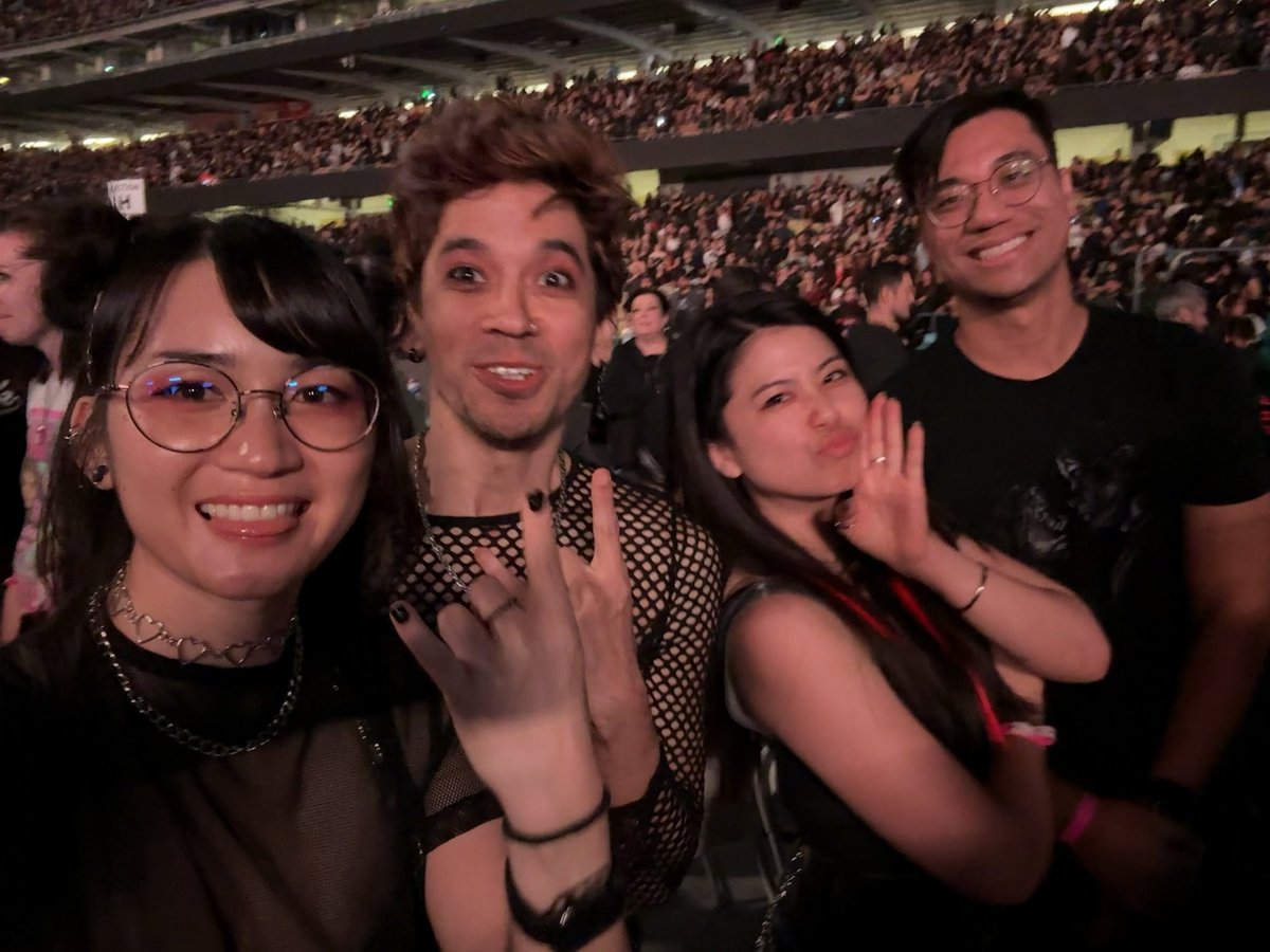 pikaaaliu's tweet image. Internet friends LA edition ☺️