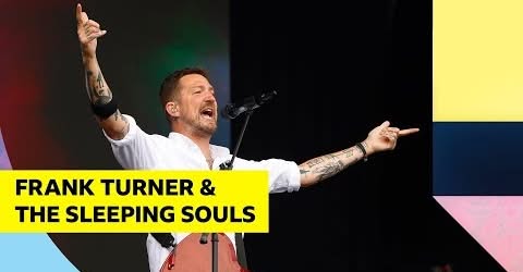 MetalRockPunkN's tweet image. Frank Turner & The Sleeping Souls - Four Simple Words (Reading Festival 2023) Music Video - BBC Music metal-rock-punk-news.blogspot.com/2025/07/frank-… - #FrankTurnerandTheSleepingSouls #FourSimpleWords #ReadingFestival #BBCMusic #frankturner #thesleepingsouls