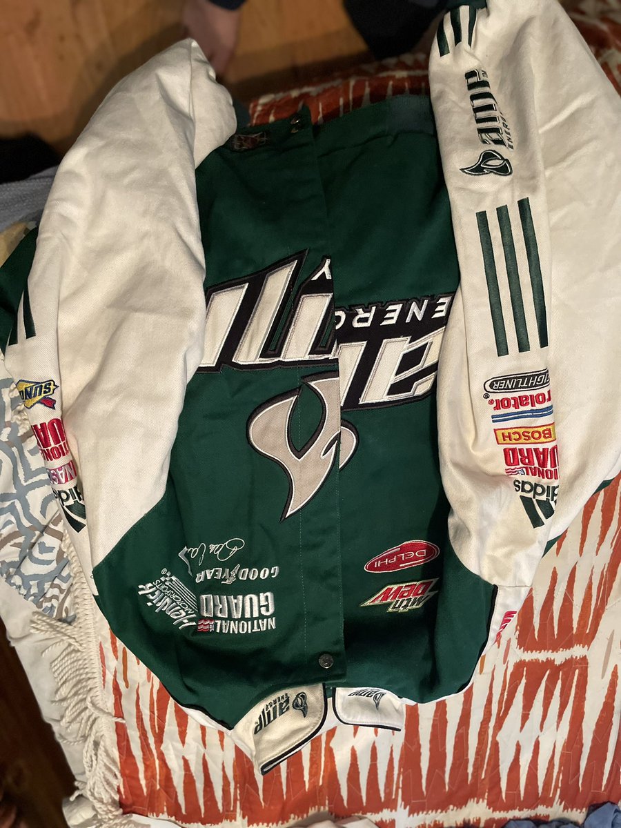 ThonuesJason1's tweet image. Check out my @DaleJr jacket I got!!!!! BAD ASS!!!!