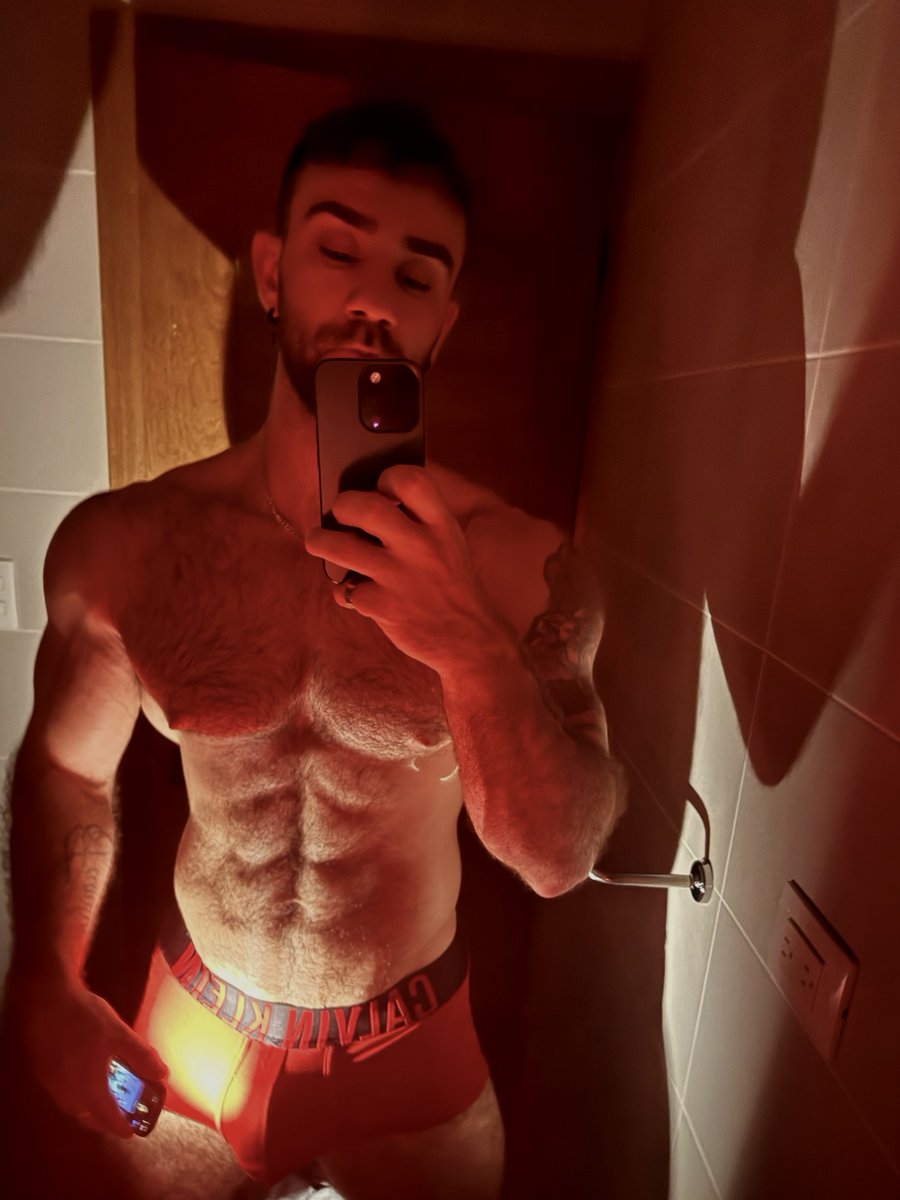 soldbuyann's tweet image. rate the colour red