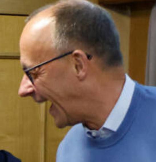 StapelAndrew's tweet image. Politico:

🇪🇺UE przyznała, że nie ma uprawnień, aby spełnić obietnicę zainwestowania 600 miliardów dolarów w gospodarkę Stanów Zjednoczonych, zaledwie kilka godzin po tym, jak VL. złożyła taką obietnicę podczas negocjacji handlowych wczoraj.😏