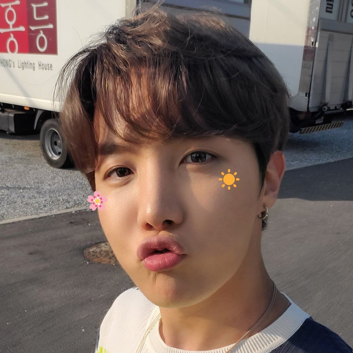 Gyuphoriaaaa's tweet image. please tell me im not the only one with the hoseok and hyuka being biological siblings agenda😔