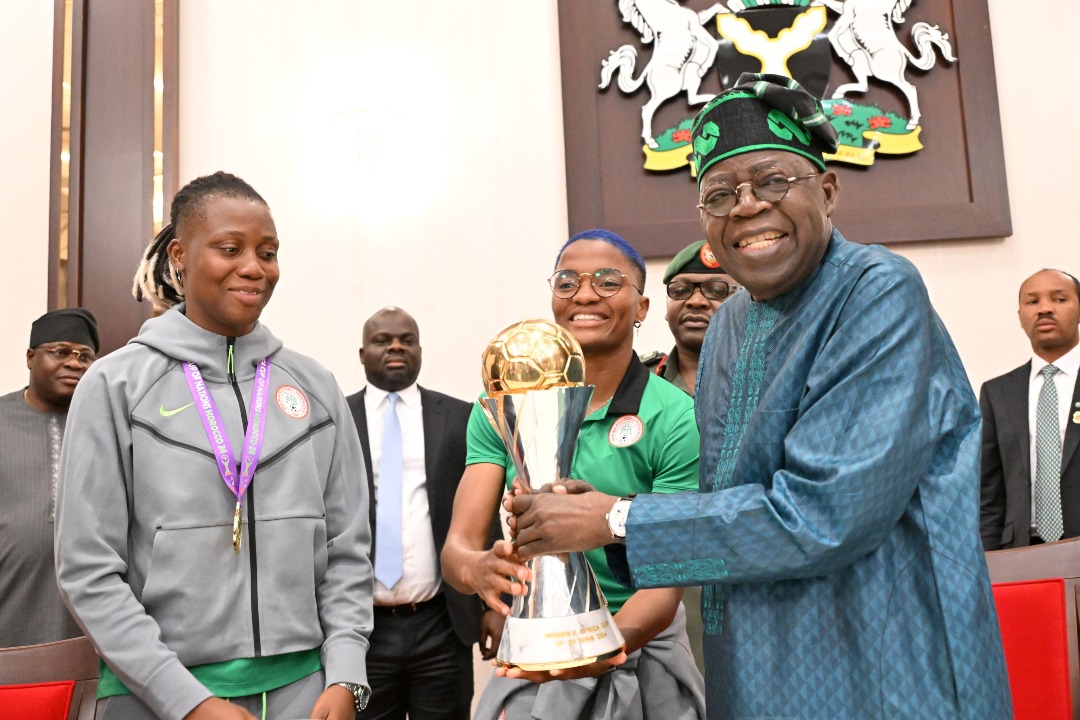 TheTope_Ajayi's tweet image. "Honestly, I didn't want to watch the match. I didn't want to have high blood pressure. But people came in and turned my TV on that channel. When it was 2-0, I got very offended and restless.
"But I was still watching with the spirit of resilience, determination, and courage.…