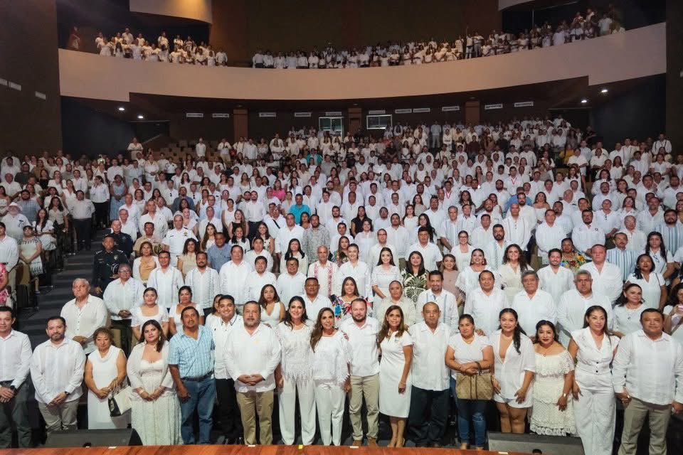 Mara Lezama (@maralezama) on Twitter photo Hoy celebramos el 32 aniversario de Playa del Carmen en una Sesión Solemne muy especial, acompañando a la presidenta municipal <a href="/estefaniamerkdo/">Estefania Mercado</a>, a fundadoras y fundadores, así como a autoridades de los tres niveles de gobierno que han sido parte de esta gran historia.
Playa del Hoy celebramos el 32 aniversario de Playa del Carmen en una Sesión Solemne muy especial, acompañando a la presidenta municipal <a href="/estefaniamerkdo/">Estefania Mercado</a>, a fundadoras y fundadores, así como a autoridades de los tres niveles de gobierno que han sido parte de esta gran historia.
Playa del