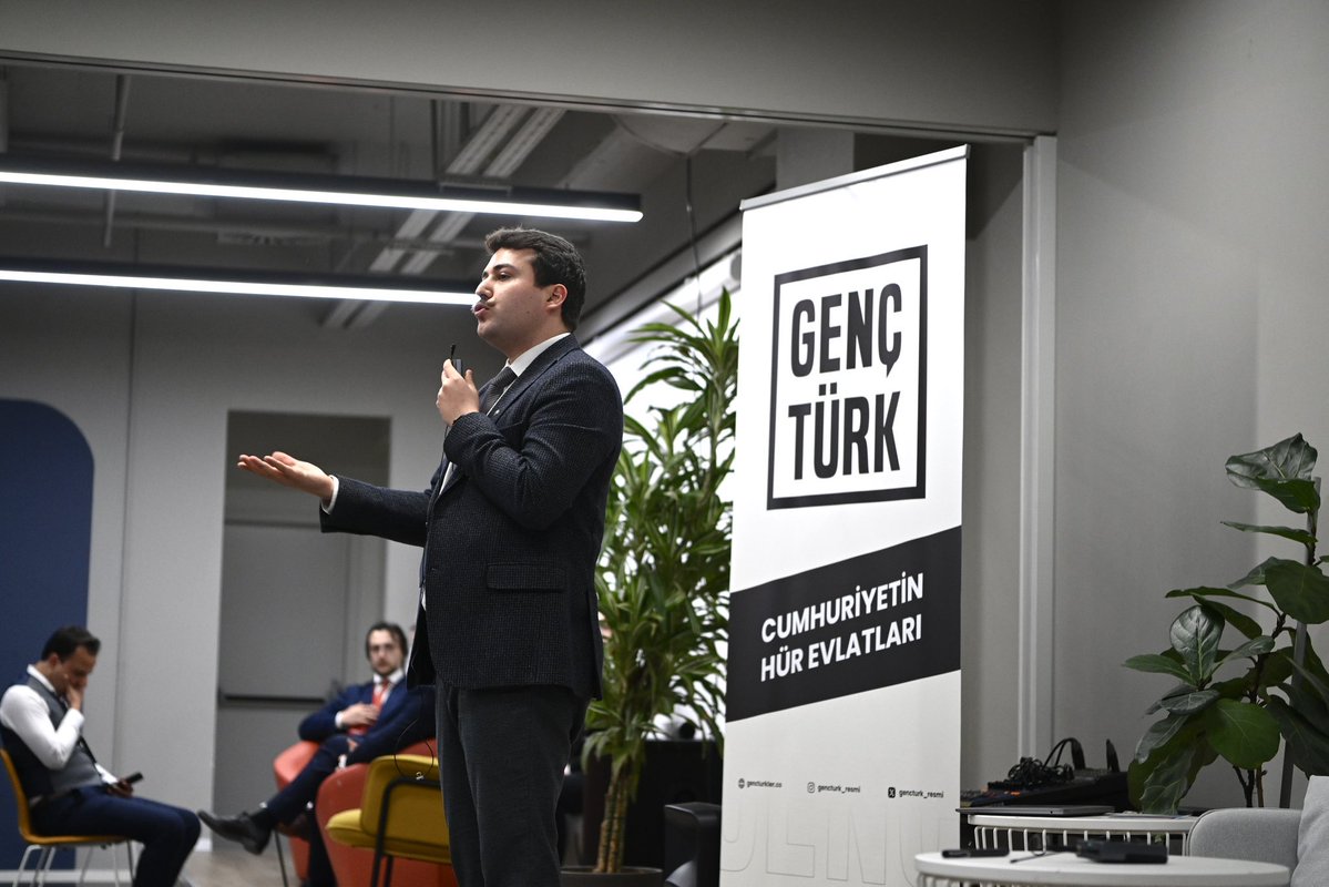 HaberMOD's tweet image. Hürriyet Partisi Genel Başkanı Av. Ali Gül:
“AKP’nin kurduğu komisyona katılırsanız aylarca sokaklarda bu istibdat rejimine karşı direnen, dayak yiyen, gözaltına alınan, tutuklanan genç yaşlı milyonlarca insana ihanet etmiş olursunuz. Bu facia karardan bir an önce dönülmelidir.”