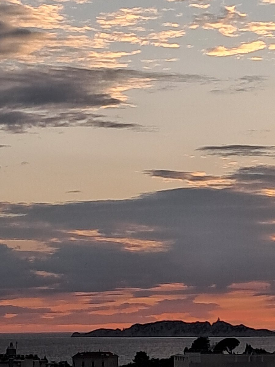 ninon13000's tweet image. Mon ciel
Quelques vues pendant le coucher de soleil ☀️
Partage 😘