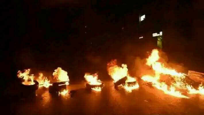 الشعب يغلق ميناء المكلا والمنشآت النفطية في محافظة حضرموت .