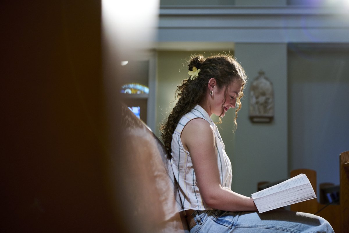 USFFW's tweet image. Our Catholic faith lights the way at Saint Francis. ✨
Students are inspired to reach higher, seek truth and find purpose in every aspect of their lives.
📍 Explore your path at sf.edu.