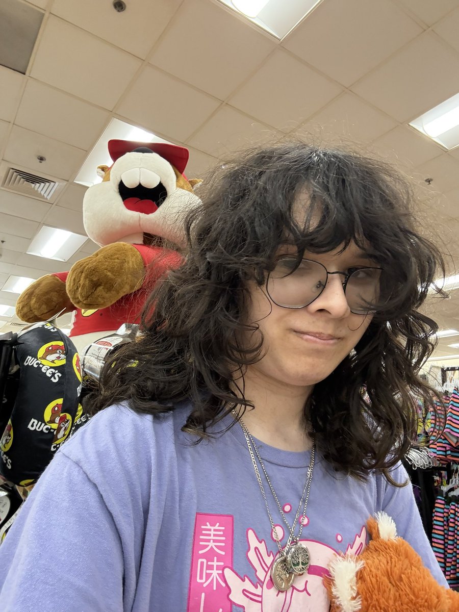 ValidHazelTrans's tweet image. Buccee is scary willow will protect me