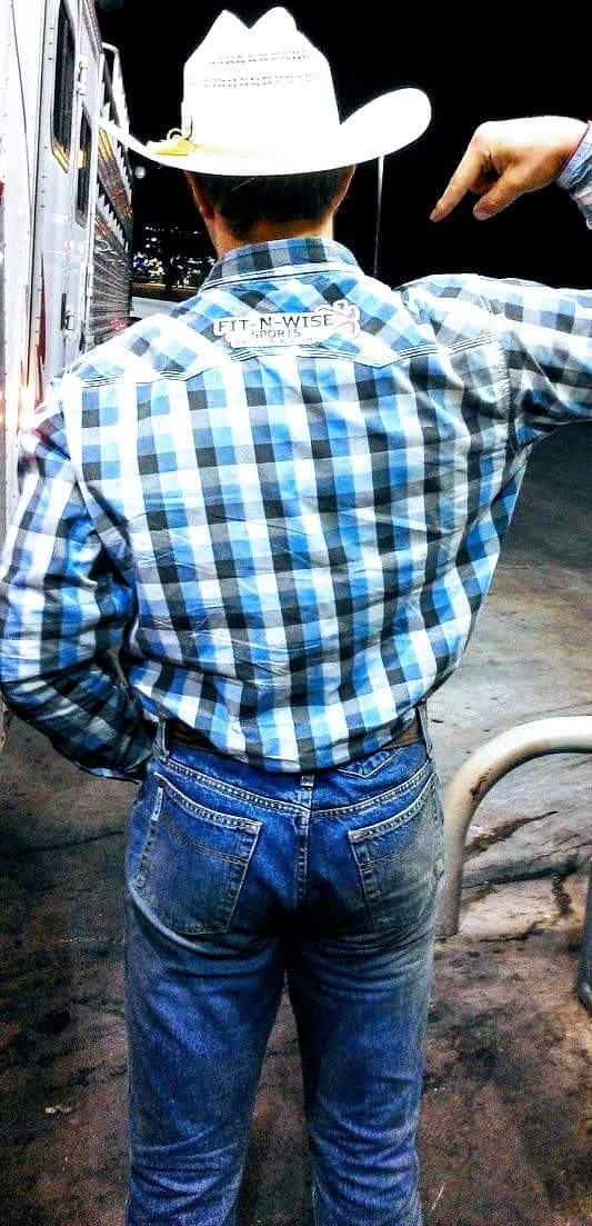 MikeTillinghast's tweet photo. I think a lot of you guys need to show that butt with your jeans so tight that these guys judge what points 10 points means that you're all the way you've got the butt how they're going to do is go from one to 10 is rate the butt now picture with the butt yeah . Show your butt . https://t.co/ULJsfRqHmQ