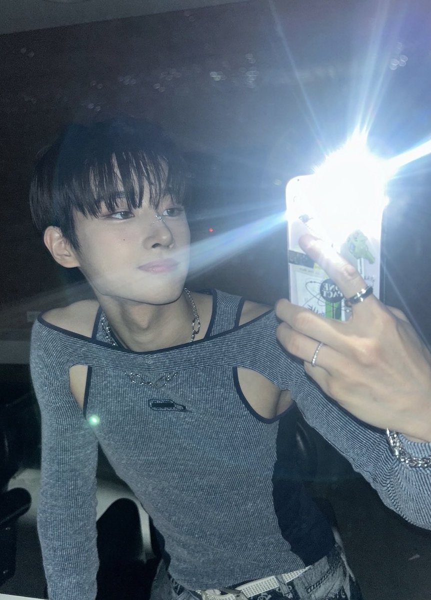 intakness's tweet image. mirror mirror on the wall~ 🪞📸

#NheartSelcaDay #NHSD #ONEPACT #원팩트 #예담 #YEDAM