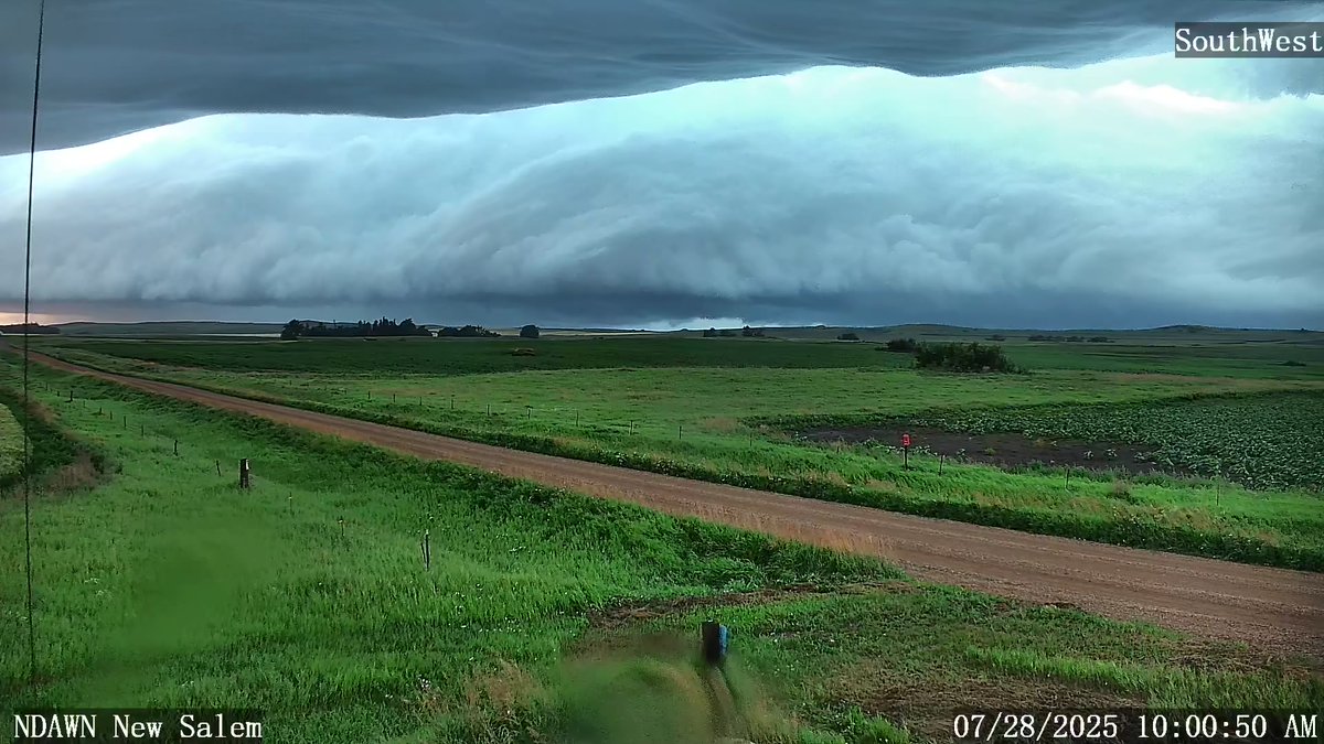 DarylRitchison's tweet image. The latest view from @NDAWNmesonet New Salem. Severe Thunderstorm Warning is out for that area. #ndwx