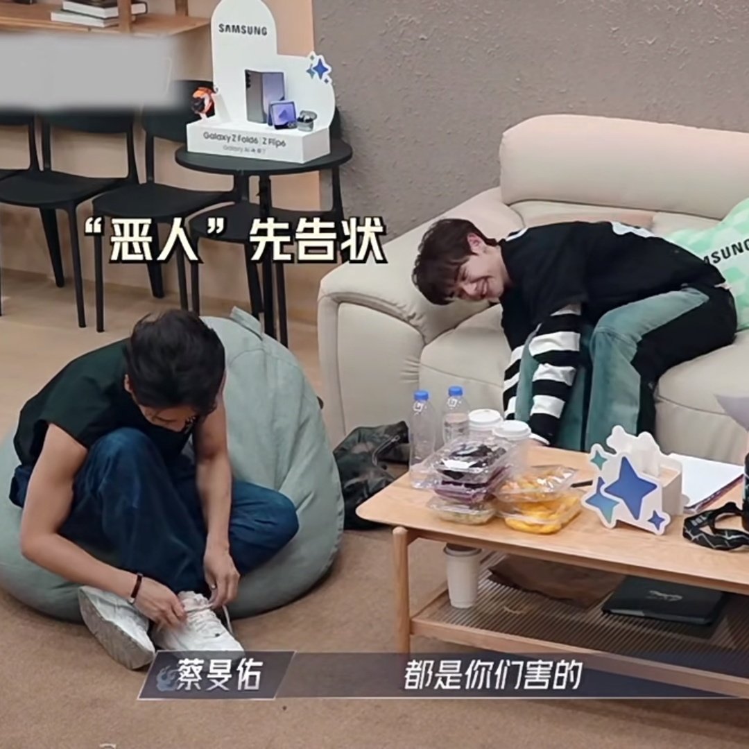 imchocobanana's tweet photo. วิถีเด้กผู้ชาย ศึกดึงเชือกรองเท้าระหว่างพี่ป.3 กับน้องป.2 ฮืออ คิดถึง🥹 https://t.co/9K2qjltQJd