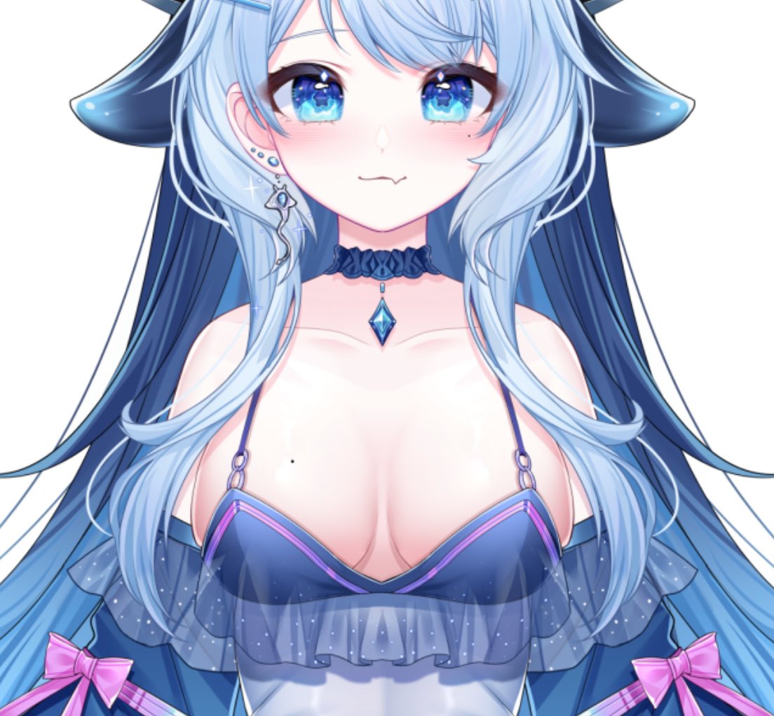 itsreibubbles's tweet image. spot the difference!! :3 💙🌊