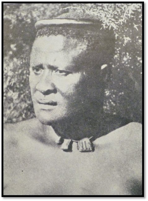 1. ISIDLODLO / ISICOCO 🇿🇼🇸🇿🇿🇦🇿🇲🇲🇼

In pre-colonial Ndebele society, senior married men were distinguished by head rings  known as isidlodlo or isicoco. These men derived this privilege from the king as a recognition of their marital status, life experience, wisdom and seniority