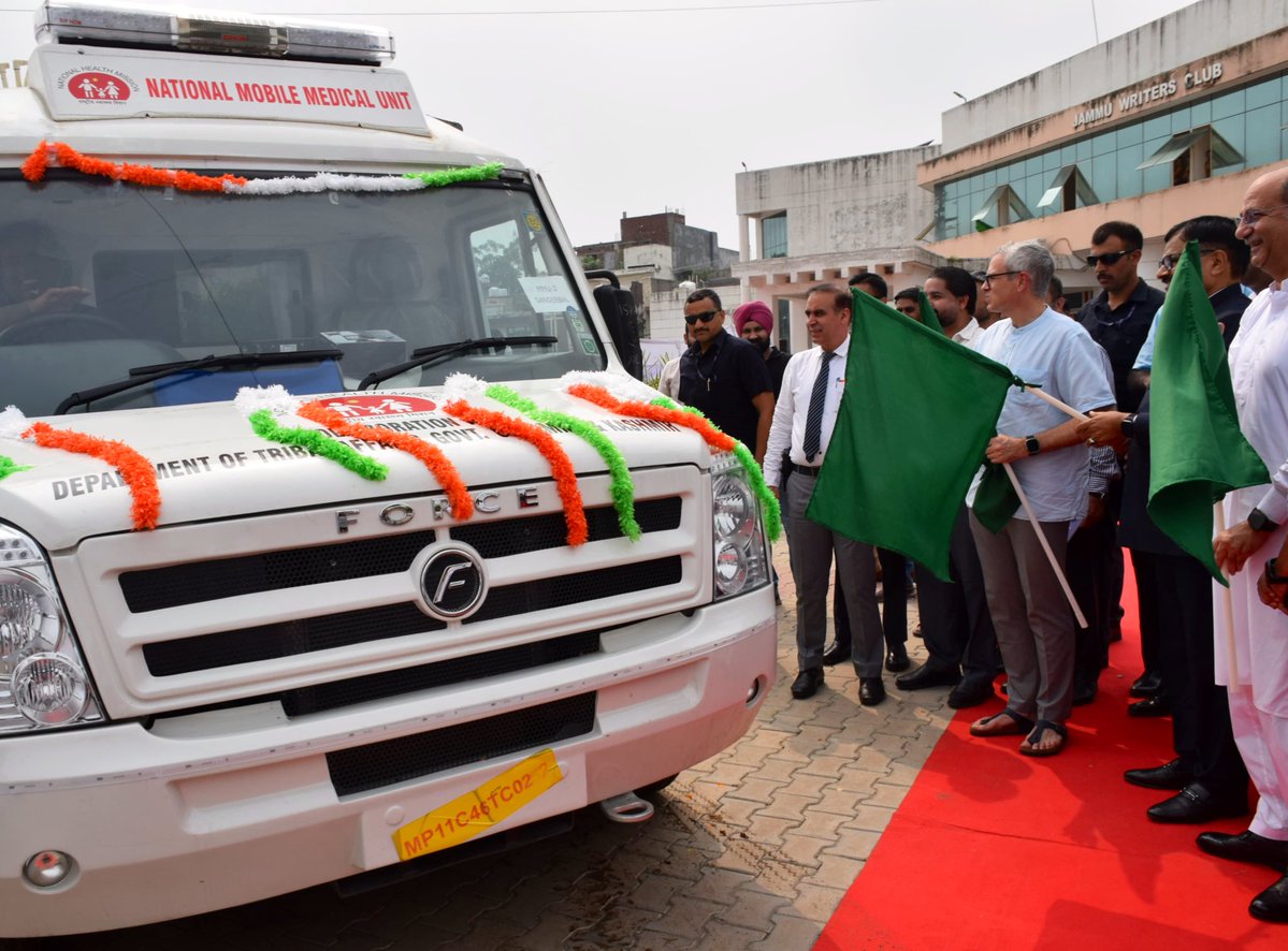 CM_JnK's tweet image. Chief Minister, along-with Cabinet Minister @JavedRanaa and Advisor to CM @nasirsogami, flagged off new Mobile Medical Units of the Tribal Affairs Department. These units will strengthen last-mile healthcare delivery in remote and tribal areas of J&amp;amp;K.