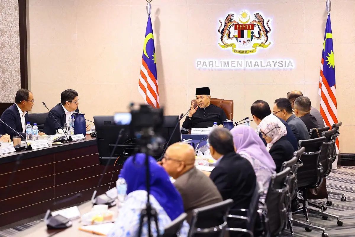 EkonomiRakyatMY's tweet image. Kerajaan sasar untuk membantu dua syarikat Bumiputera untuk disenaraikan di Bursa Malaysia menjelang penghujung tahun ini

Menurut Timb. Perdana Menteri, inisiatif ini dirangka melalui program Bumiputera Rapid Acceleration and Value Enhancement (Brave)