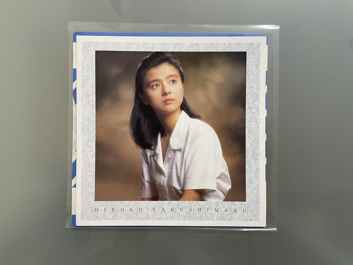 hanimage58's tweet image. 1988年7月29日に薬師丸ひろ子ちゃんの「時代」が発売されて37周年。作詞・作曲:中島みゆきさんによる作品です。ご自身が主演の松竹映画「ダウンタウン・ヒーローズ」のイメージソングです。優しい歌詞とひろ子ちゃんの透き通る歌声が心に沁みる名曲でございます。
#薬師丸ひろ子
#時代