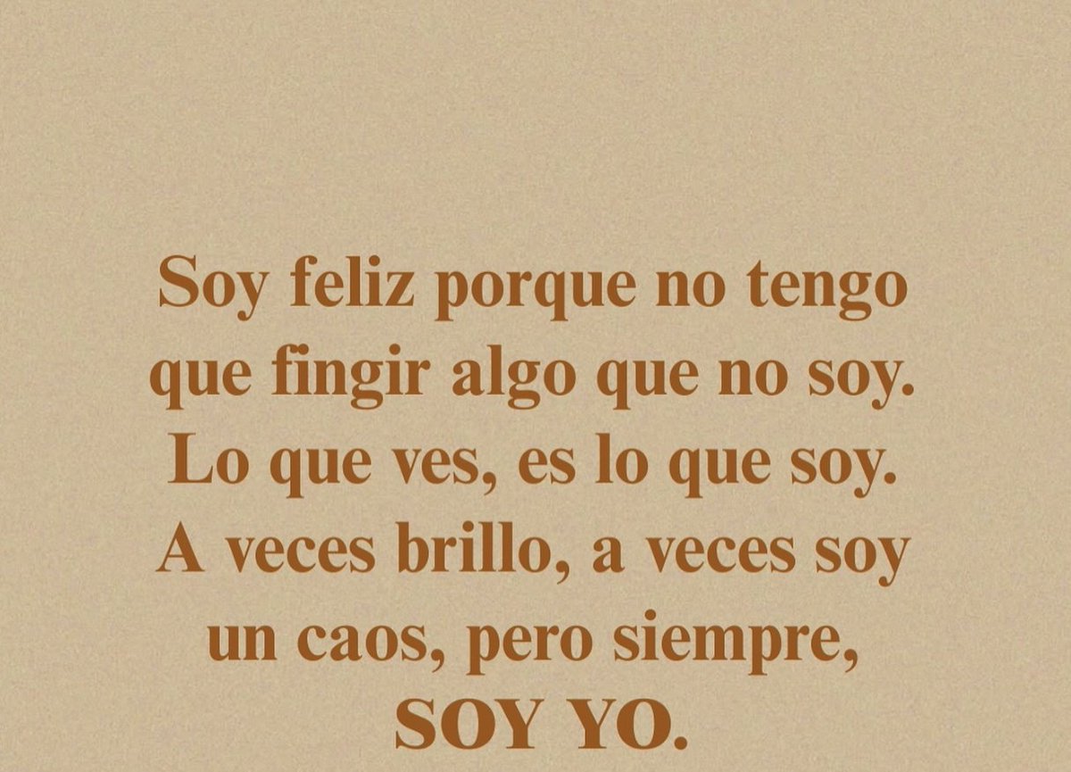 No sé si feliz o amargada, odiada o amada, solo dejen de esperar y vivan un día a la vez, lo demás es tan efímero, aprendan a disfrutar de unos taquitos con su coquita de vidrio, como de un restaurante mamalon...