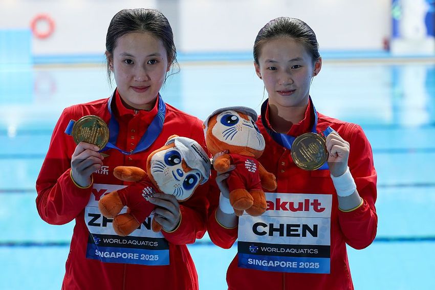 Identidad Deportiva on X: "#AQUASingapore2025 Chen Yuxi y Zhang Minjie no  solo le dieron a China ?? su 14ª victoria consecutiva en sincronizado de  10 metros en el Mundial sino también superaron