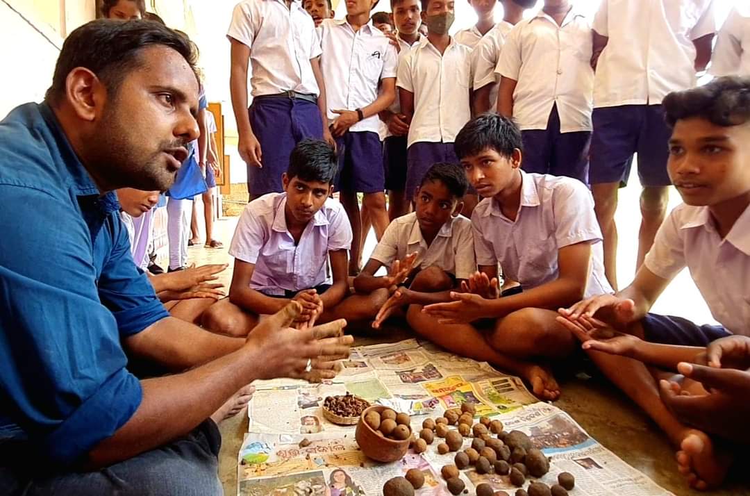 talktosubhransu's tweet photo. Seed balls are important because it is the easiest way to plant native plants, flowers and grasses. Lets work for a #greenerplanet 🌱🌍
#SubhransuSatpathy #seedball #greenerplanet #TheyReallyNeedUs #waterforbirds #birdman #Odisha #NatureConservationDay #NatureLovers https://t.co/6IU5sCzOEY