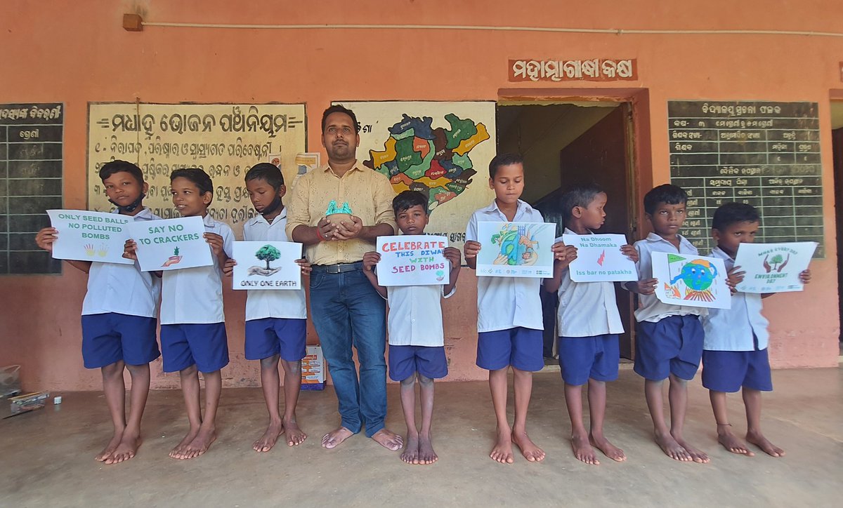 talktosubhransu's tweet photo. Seed balls are important because it is the easiest way to plant native plants, flowers and grasses. Lets work for a #greenerplanet 🌱🌍
#SubhransuSatpathy #seedball #greenerplanet #TheyReallyNeedUs #waterforbirds #birdman #Odisha #NatureConservationDay #NatureLovers https://t.co/6IU5sCzOEY