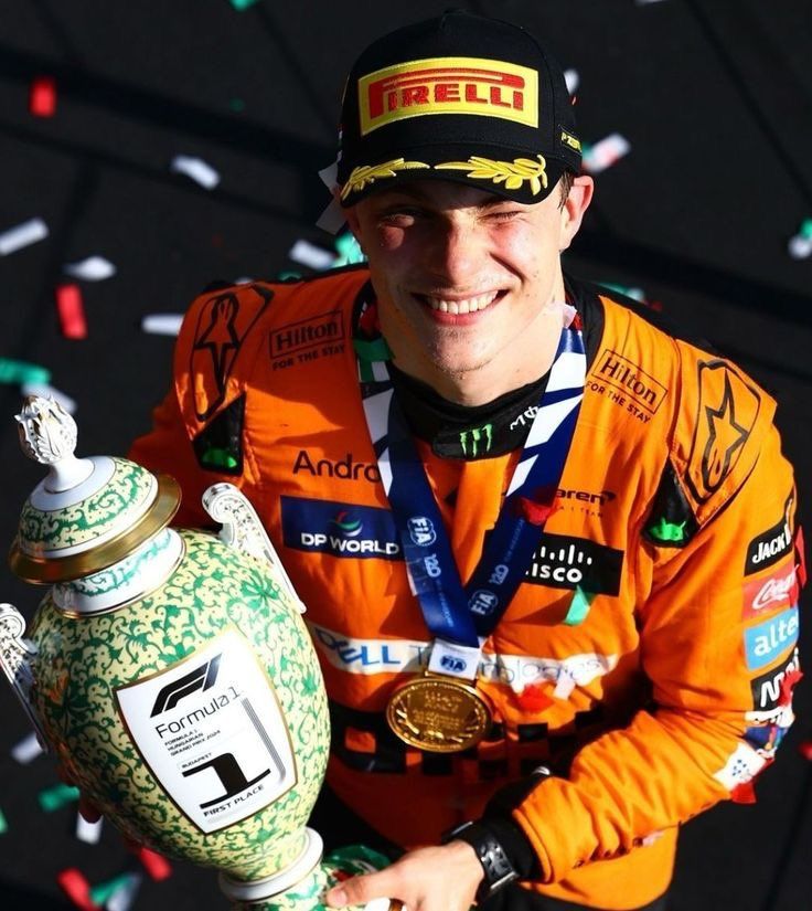 snoopyastri's tweet image. El año pasado en la carrera 13 de la temporada, Oscar ganó su primera carrera, ahora vuelve a tocar Hungría 😭🙏🏻