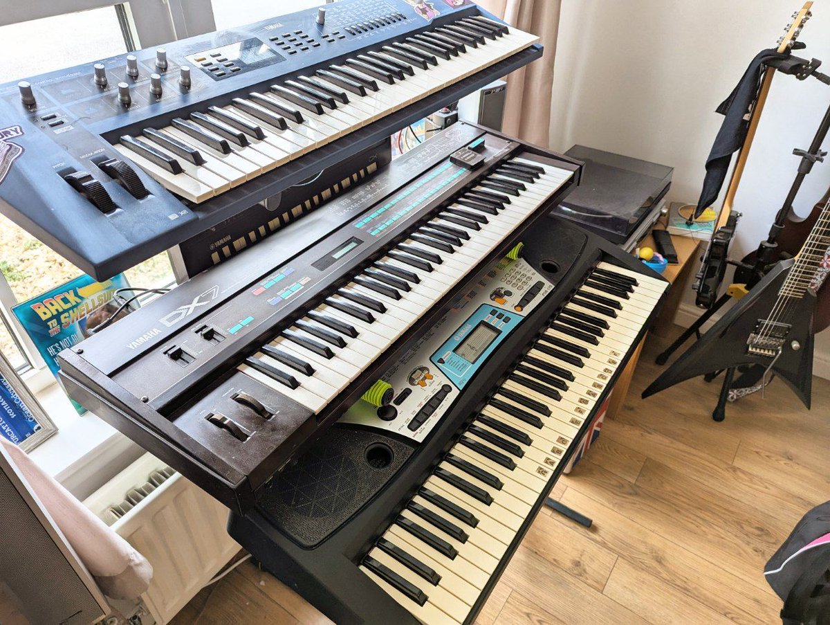 RustiDhole's tweet image. Every synth rig needs a cheap 2002 kids piano solely for the DJ button 🥵🥵🎶🎶