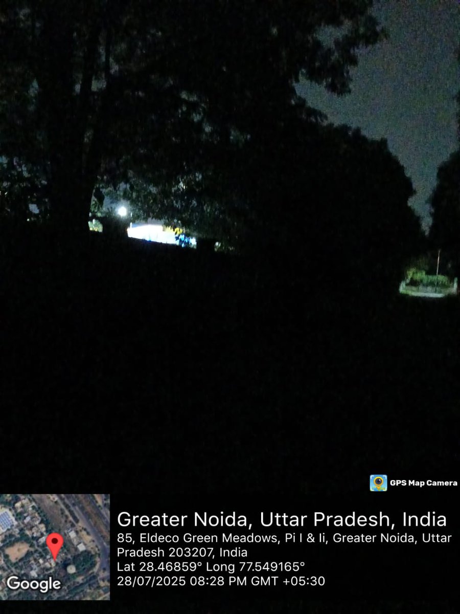 1yaalimadad's tweet photo. @OfficialGNIDA G 145 wali poori gali me light nahi jal rahi barsat ke mosam me andhera hai kal se https://t.co/gibX12NolK