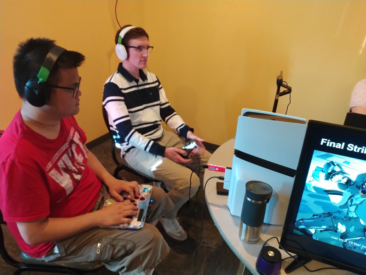 ChoiWingleung's tweet image. #GBFVR was HYPE! Amazing matches throughout! GG's! Anthony making a #Ladiva comeback!!!
🥇 @Ezrealnubna 
🥈 @Bryce_FGC 
🥉 @Kirby_Lord 
4 @Megucak 
5 Miro
5 @AkitoFGC 
7 Sovano
7 @AstuarteVT 
9 Keluna
9 Stegah
Don't forget to sub to Akito's YT Channel:
youtube.com/watch?v=BPQVzD…