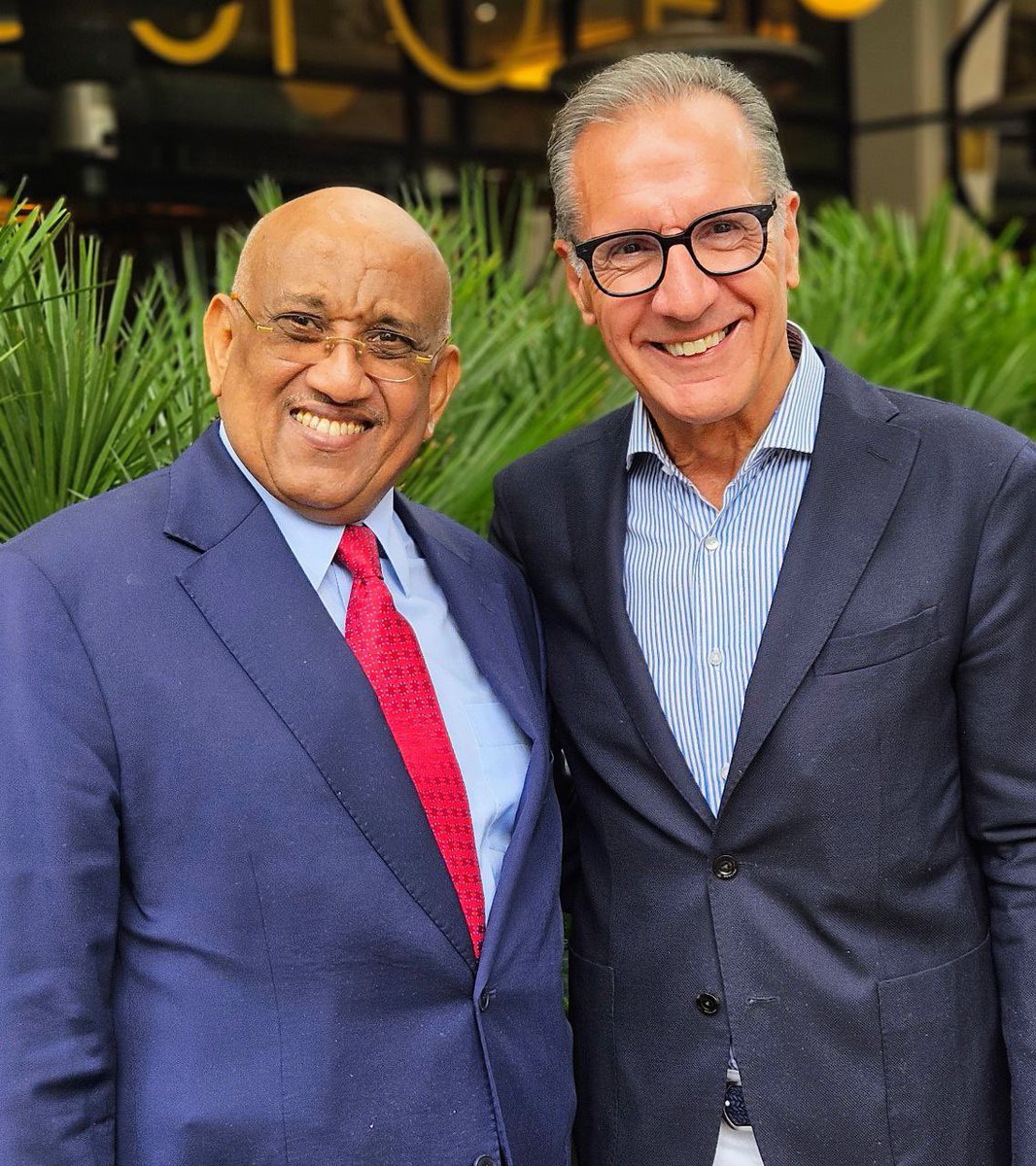 yfavennec's tweet image. Rencontres de travail en toute convivialité hier dimanche à Paris, avec Omar Ahmed Waïs, VP de l’Assemblée nationale 🇩🇯 et aujourd’hui avec Dileita Mohamed Dileita, président de l’Assemblée nationale de Djibouti. 
Des moments d’amitié pour renforcer le lien entre nos 2 Assemblées