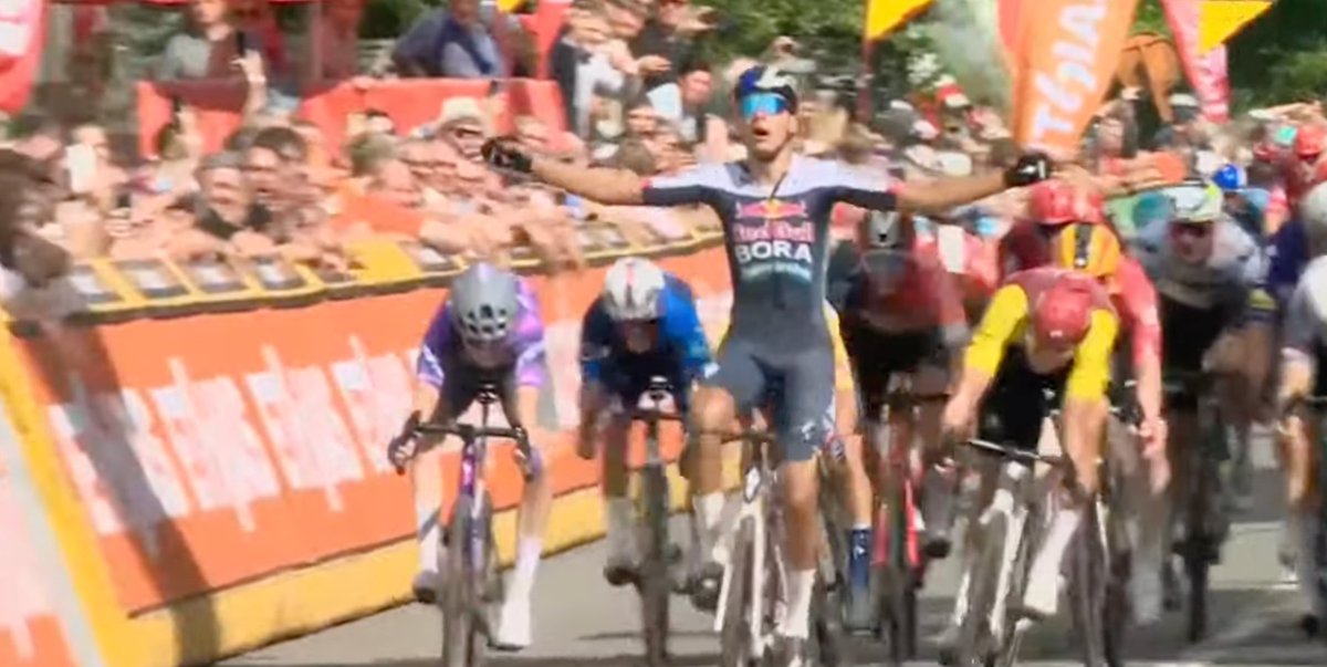 LosBrolin's tweet image. Boom! Davide Donati wins the 3rd stage of #TourdeWallonie and takes his first pro victory 🔥