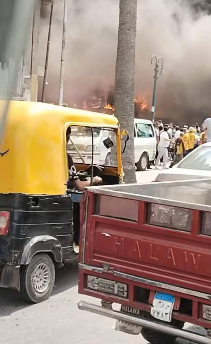 Rian_almasri's tweet image. #مصر 
حريق يلتهم مطعم كرم الشام في المنتزه ب #الإسكندرية.. والحماية المدنية تحاول السيطرة