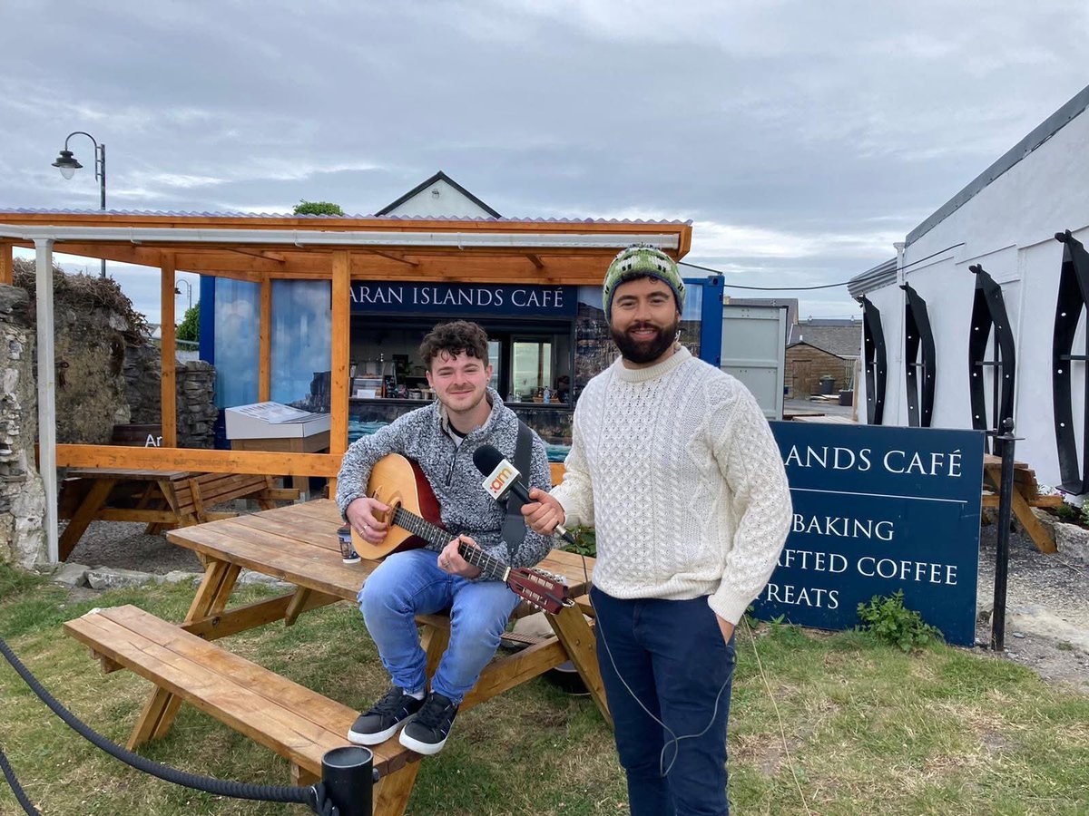 AranIslandFerry's tweet photo. Bígí Linn! We're excited to welcome @deric_tv and @IrelandAMVMTV back to Inis Mór tomorrow morning, broadcasting live between 6.50am and 10am from Kilronan (at the pier and cross). All are welcome to join for a fun morning and extend our céad míle fáilte to Deric and the team. For those who can't join, make sure you tune in!! 😃