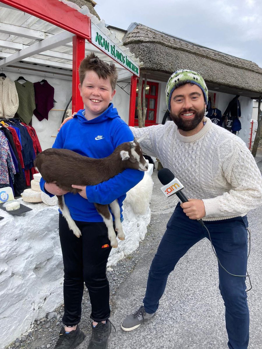 AranIslandFerry's tweet photo. Bígí Linn! We're excited to welcome @deric_tv and @IrelandAMVMTV back to Inis Mór tomorrow morning, broadcasting live between 6.50am and 10am from Kilronan (at the pier and cross). All are welcome to join for a fun morning and extend our céad míle fáilte to Deric and the team. For those who can't join, make sure you tune in!! 😃