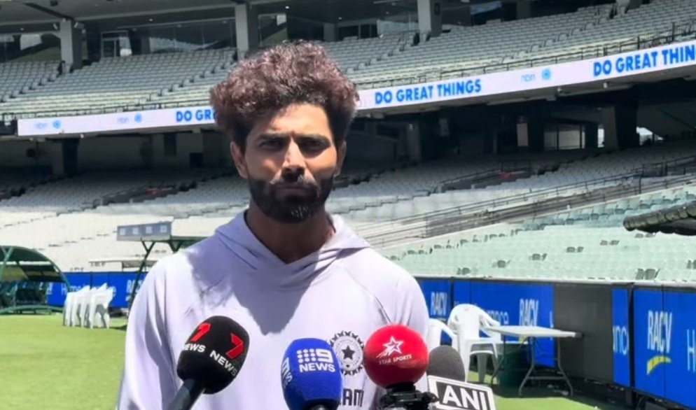 ms_dhoni_077's tweet image. Ravindra Jadeja Said, &quot;When I die donate my whole body to science expect my middle finger give that to those chutiyas who thinks stokes is better all-rounder than me&quot;.

He isn&apos;t holding back 😭😭