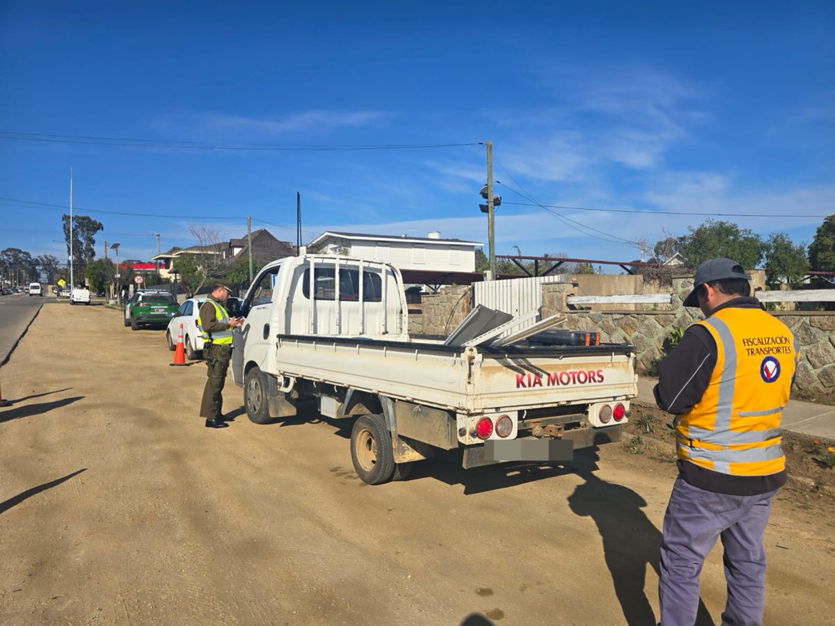 #Algarrobo: Durante esta mañana, Carabineros de la 3ª Comisaría refuerza la fiscalización vehicular junto a personal del Ministerio de Transportes y Telecomunicaciones. #LaPrevenciónEsNuestraEsencia