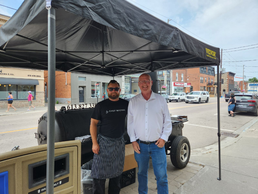 Ran into Chef Michael cooking up delicious brisket in front of the Cube Café in Tweed! If you’re in the area, that smoky aroma will draw you right in. It’s great to see our local businesses out benefiting from this beautiful weather!