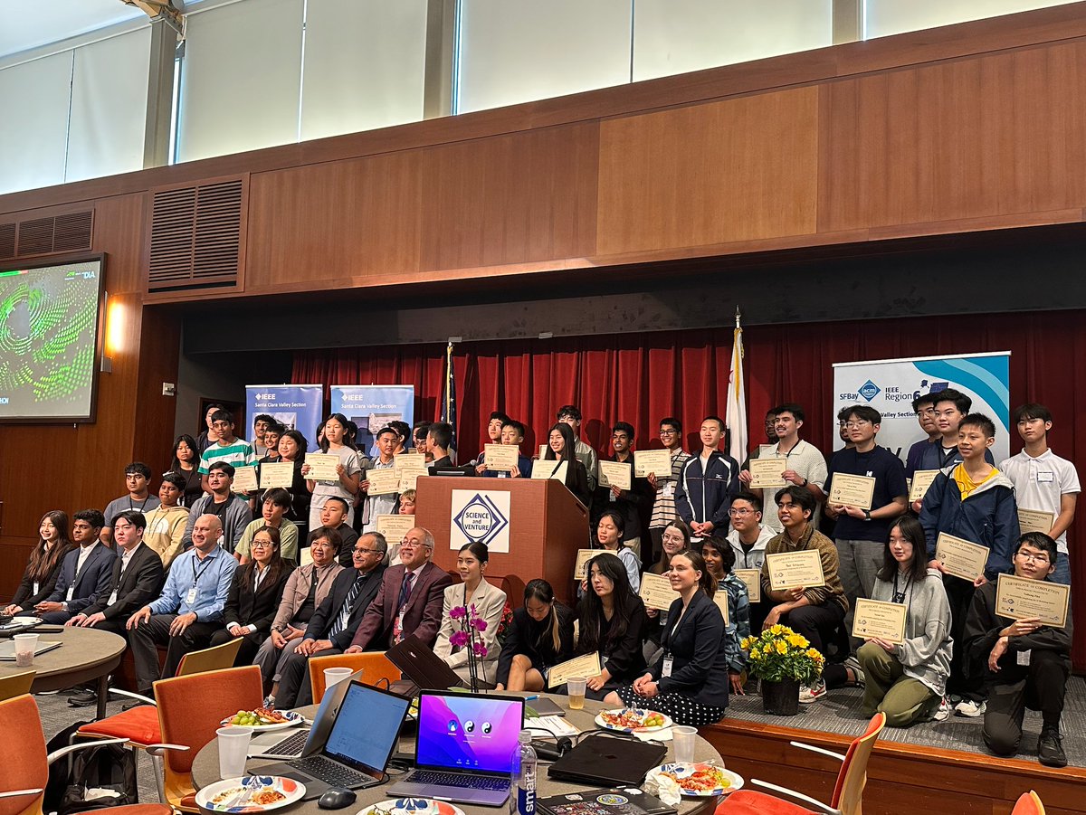 App-In Club tweet media