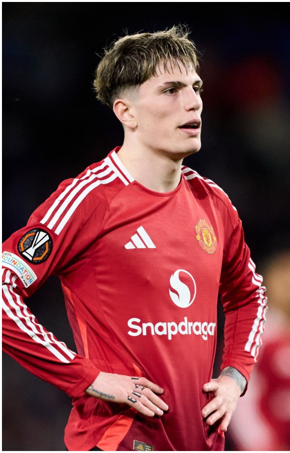 Chels_Express1's tweet image. 🚨 #Chelsea retain an interest in Manchester United winger Alejandro Garnacho and the arrival of Xavi Simons will not necessarily close the door on a potential deal for the Argentine.
#CFC

[via @Matt_Law_DT]