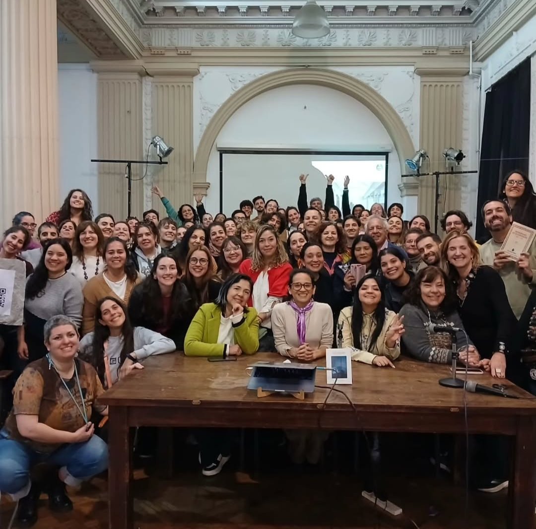 julitoalonso's tweet image. 🐙🌳👽💖 Foto finish del intenso seminario de maestría de @mteUBA junto a @piscitelli
Gracias @marianamaggio @latorremiri y equipo! 😁 Pronto más novedades, reflexiones y nuevos cierres.
