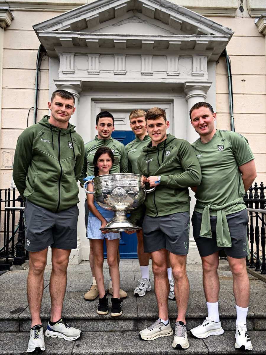 GAAPlusOfficial's tweet photo. Gavin White &amp; Sam Maguire, a love story 🤩

The @Kerry_Official team haven’t let Sam leave their sight, they’ve taken it to EVERY stop on their victory tour 👀 https://t.co/FWfw90Ws4h